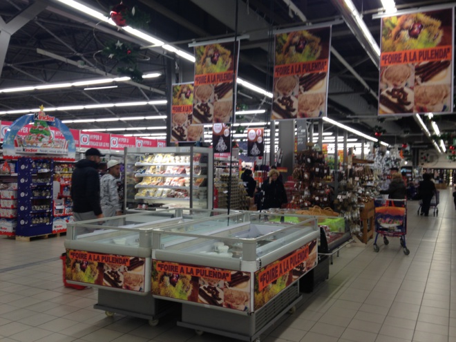 A prima fiera di a pulenda à l'hypermercatu A prima fiera di a pulenda à l'hypermercatu