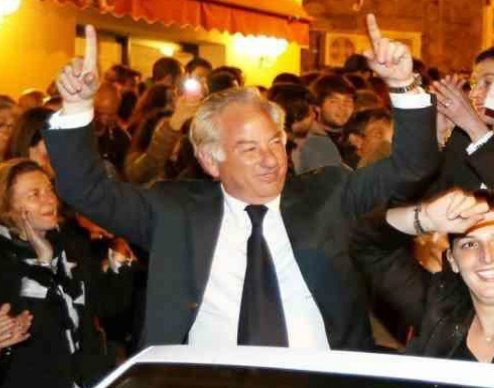 "Comme numéro de faux-cul parlementaire, il est difficile de trouver mieux" "Comme numéro de faux-cul parlementaire, il est difficile de trouver mieux"