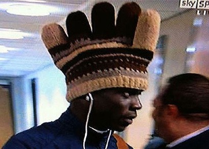 Mario Balotelli s'hè trovu un cappellu Mario Balotelli s'hè trovu un cappellu