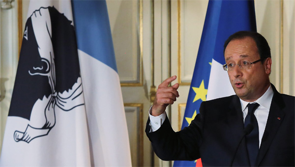 U populu corsu esiste, l'hà detta François Hollande