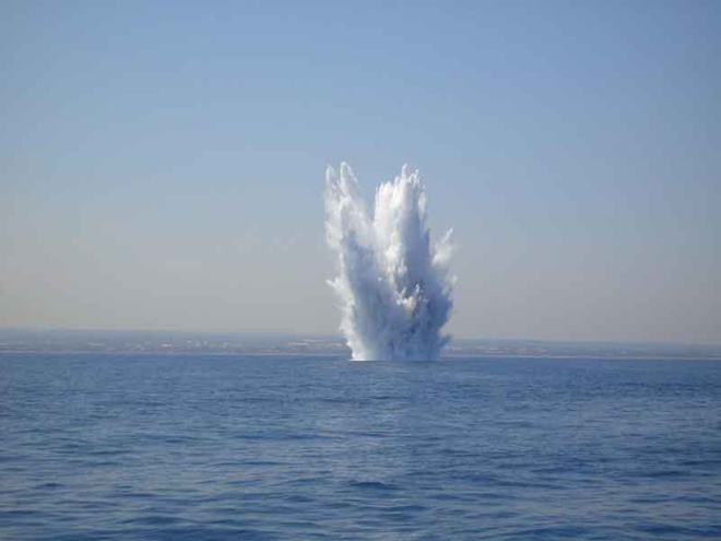 Strane splusione in mare à u largu di a Corsica