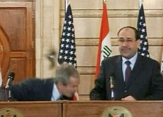 Attentatu à a ciavatta contr'à George Bush Attentatu à a ciavatta contr'à George Bush