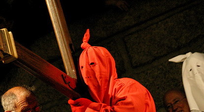 E cagoules durante e manif seranu difese ! E cagoules durante e manif seranu difese !