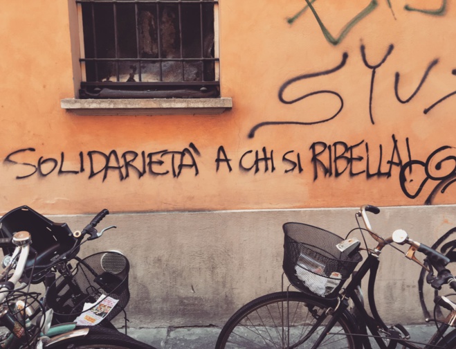 Femuci un girettu in Bologna