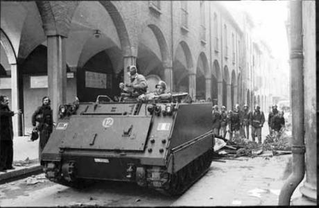 Femuci un girettu in Bologna