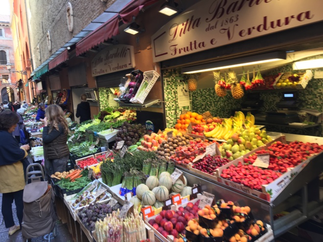 Femuci un girettu in Bologna