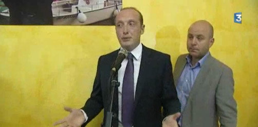 Ùn dumandate micca à Laurent Marcangeli di sceglie u prussimu culore di a vostra cucina. Ùn dumandate micca à Laurent Marcangeli di sceglie u prussimu culore di a vostra cucina.