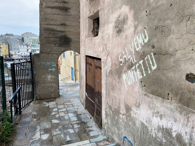 I lochi di Bastia di Pesciu Anguilla I lochi di Bastia di Pesciu Anguilla