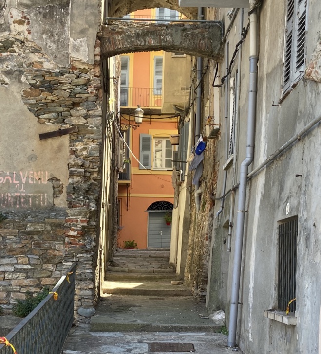 I lochi di Bastia di Pesciu Anguilla I lochi di Bastia di Pesciu Anguilla