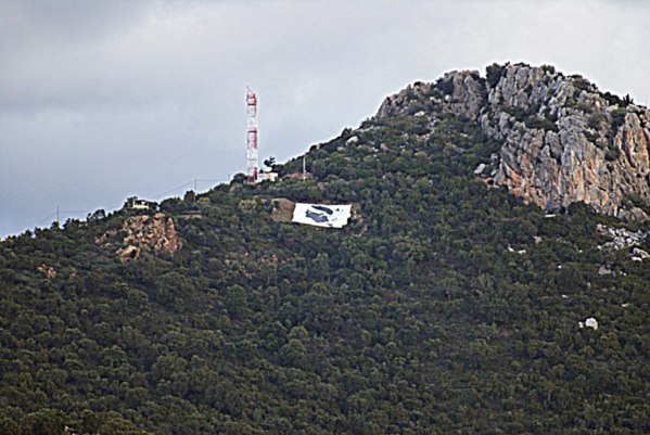 Bandera corsa nant'à a Punta Calcina, in Conca Bandera corsa nant'à a Punta Calcina, in Conca
