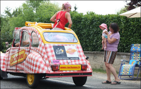 Tour de France : i Corsi anu dunque da seguità a vittura Cochonou durante una settimana.