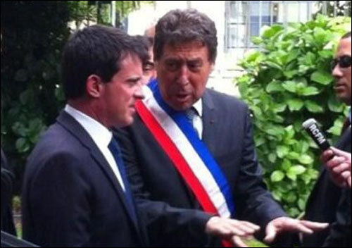 Valls parla è Milù piglia a cummanda. Valls parla è Milù piglia a cummanda.