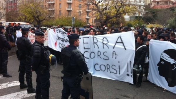 È s'elli avianu ragiò di falà in carrughju ?