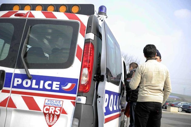 Si ricerca un furgone di CRS Si ricerca un furgone di CRS