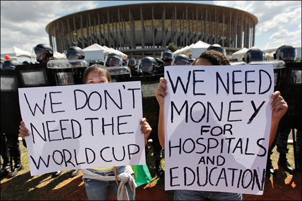 Platini dumanda à i poveri di chjodesila Platini dumanda à i poveri di chjodesila