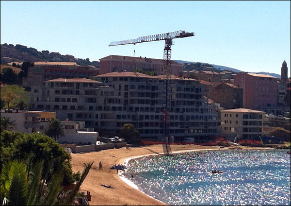 In Prupià dinù, "on va créer des emplois" (ritrattu U Levante) In Prupià dinù, "on va créer des emplois" (ritrattu U Levante)