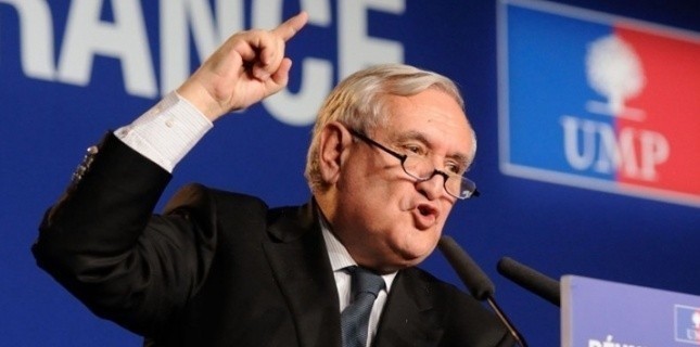 Raffarin nant'à e scruccunerie di Sarkozy : "Comme dans le foot, l'essentiel, c'est que l'arbitre ne le voie pas" Raffarin nant'à e scruccunerie di Sarkozy : "Comme dans le foot, l'essentiel, c'est que l'arbitre ne le voie pas"