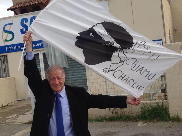 Simon Renucci riesce à fà a leia trà #1casa1bandera è #jesuischarlie Simon Renucci riesce à fà a leia trà #1casa1bandera è #jesuischarlie