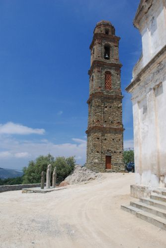 In Pieve, e stàntare aspettanu u bus