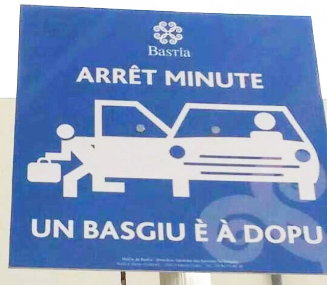 Ci vole veramente à oppone parking è lingua corsa ?