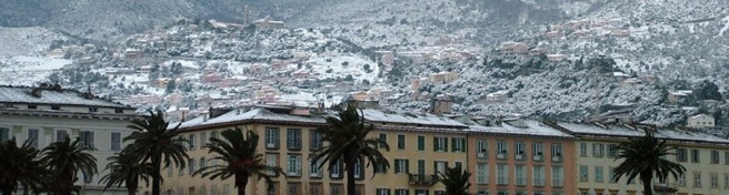 Cascanu dui fiòcculi di neve, è a Corsica hè paralizata...