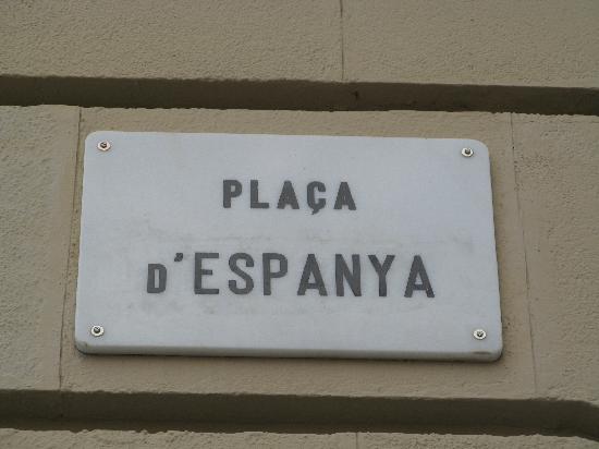 I Catalani volenu sbattizà a "Plaça d'Espanya" di Barcellona in "Plaça David Bowie" I Catalani volenu sbattizà a "Plaça d'Espanya" di Barcellona in "Plaça David Bowie"