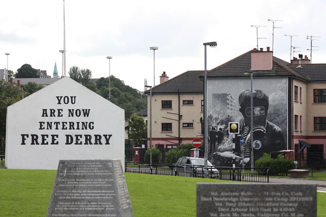 Free Derry Corner, Bogside, Derry. Autore : Ardfern / Wikimedia Commons Free Derry Corner, Bogside, Derry. Autore : Ardfern / Wikimedia Commons