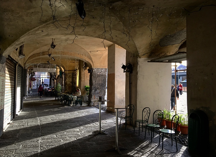 Perchè ci vole à andà in Ghjenuva