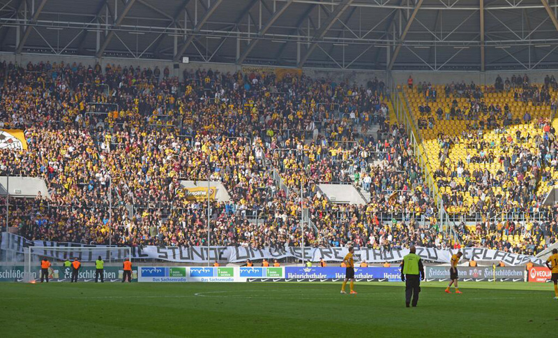 I sustenidori di u Dynamo Dresde à i so ghjucadori : "avete un'ora per scappà di cità"