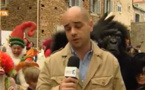 Si face attaccà da una scimia in diretta è sopravvive