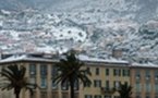 Cascanu dui fiòcculi di neve, è a Corsica hè paralizata...