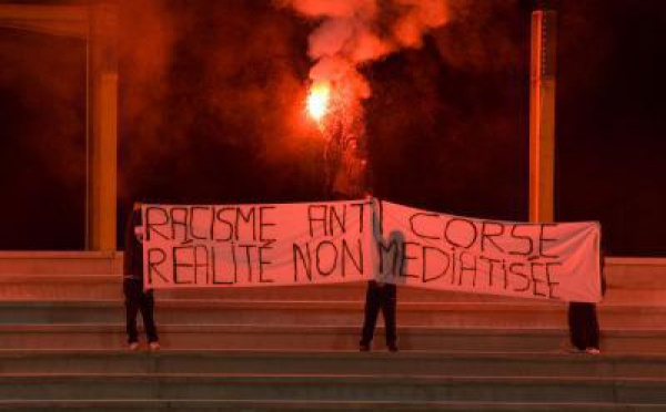 I Corsi, i Media è u Razzisimu...