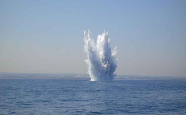 Strane splusione in mare à u largu di a Corsica