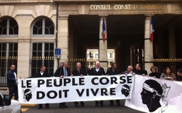 Nisuna immulazione cù u focu davant'à u Conseil Constitutionnel