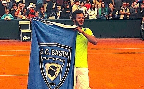 Lokoli face sventulà a bandera corsa à Roland Garros