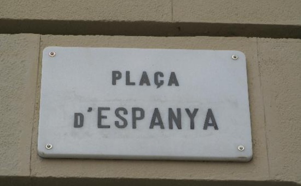 I Catalani volenu sbattizà a "Plaça d'Espanya" di Barcellona in "Plaça David Bowie"